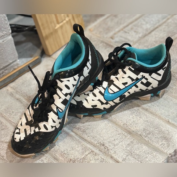Nike Softball Cleats - Picture 1 of 10